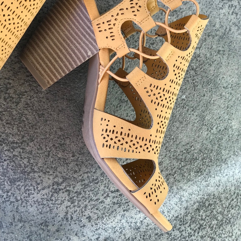 1 Left! City Classified Yellow Stacked Heel Sandal - Picture 7 of 8